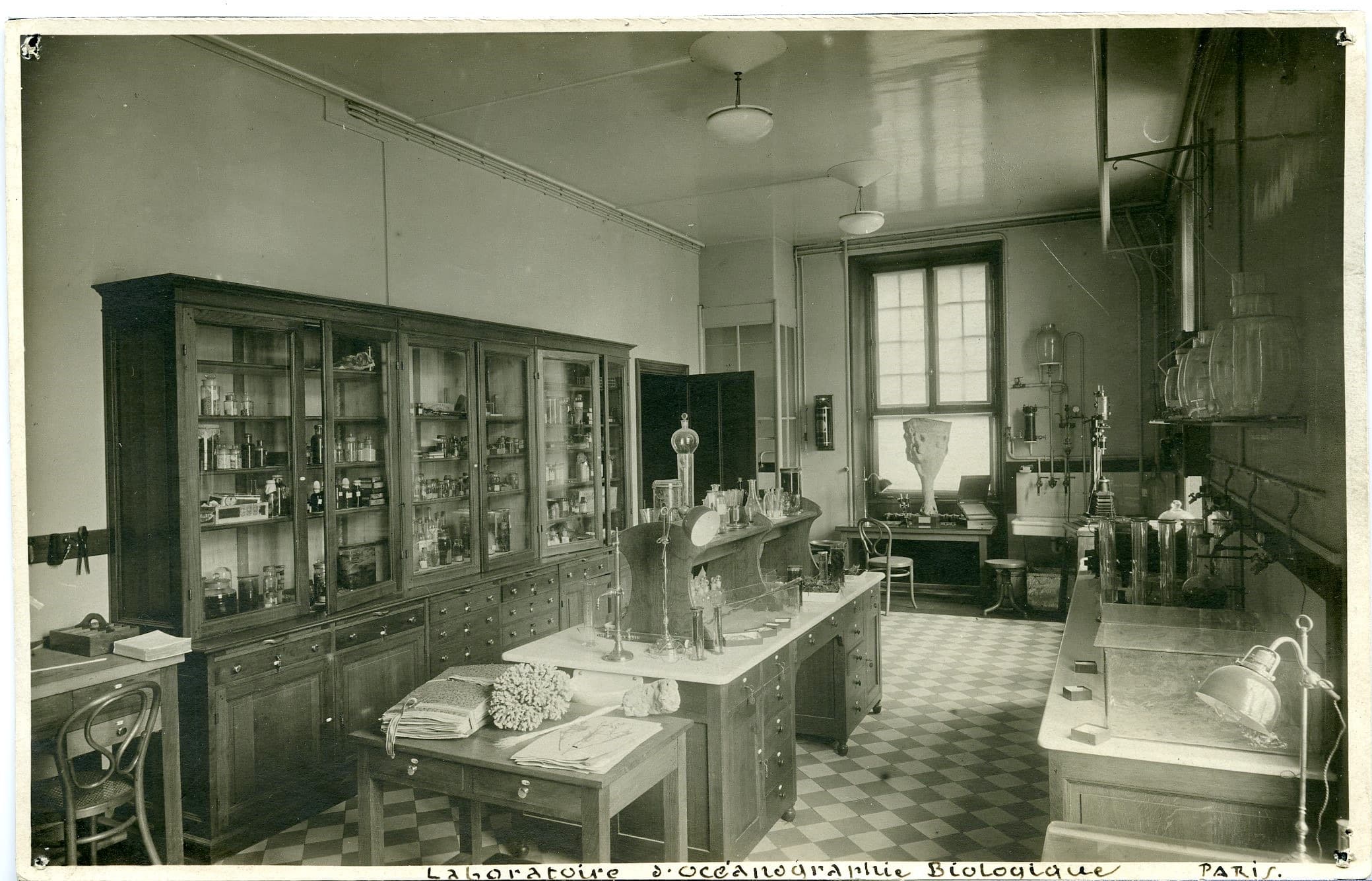 Carte postale ancienne : le Laboratoire d'Océanographie Biologique, à Paris